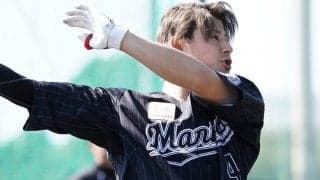 ノースリーブから逞しい上腕　ロッテ藤岡の寝そべり写真にファン興奮「胸キュンです」