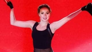 ザギトワ、首元もゴージャスな肩出しドレス姿に海外反響「お姫様ね」「チャーミング」