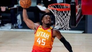 ジャズと大型契約を締結したドノバン・ミッチェルが喜びのあまりプールに飛び込む