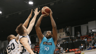 試合終盤に12連続得点を記録した京都ハンナリーズ、信州ブレイブウォリアーズに競り勝ち今季4勝目