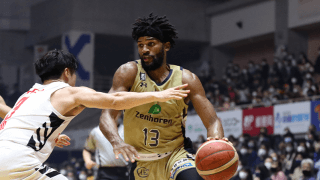 琉球ゴールデンキングスがアルバルク東京との接戦を制す！クーリーが勝負どころで”3点プレー”