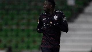 遠藤航同僚が挑発プレー！ 相手FWは激怒、主審はイエローカードを提示で話題に