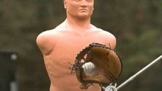 球速“1610キロ”剛速球が大反響　グラブ木っ端微塵の衝撃動画が700万回再生超え