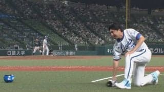 「完全にマトリックス」　西武小関コーチの“鬼反り”危機一髪動画にファン驚愕