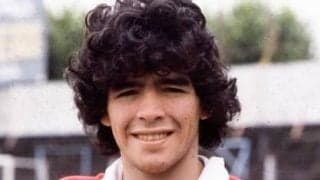 マラドーナが典型。10代でデビューしてスーパースターになった選手たち