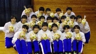 春高バレー群馬代表の伊勢崎と西邑楽に必勝ダルマ　群馬産経会