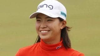 単独首位の渋野日向子、4m沈めた“膝カックンパット”に米注目「良い読みでした」