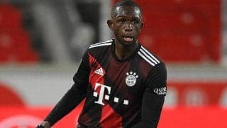 バイエルン、新加入DFクアシの再離脱を発表…右太ももの筋断裂で長期離脱か