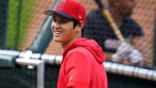 大谷翔平、顎に手を添える“あざとい1枚”をMLB公式が公開　ファン絶賛「天使だ」