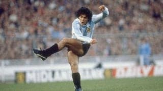 “神”マラドーナがバルセロナで見せた、相手を嘲笑うかのような極上チップシュート【インクレディブル・ゴールズ】