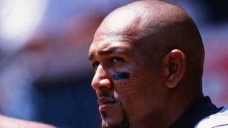 ラミレスVS稲垣啓太　“腕筋”際立つ異色2ショットに反響「ラミちゃんの腕の太さ凄い」