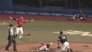 「審判の神の目」「スゴすぎる」　間一髪の本塁突入“神ジャッジ”の数々に再脚光