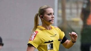 2500万再生の衝撃再燃！　美女主審の“妖艶トラップ”に海外興奮「何て美しい女性だ」