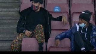 「眩いばかり」「不思議なプリント」ピケの“大胆ファッション”が話題に