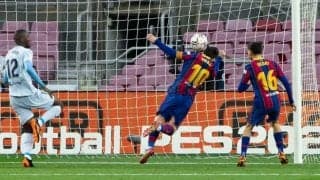 ペレに並んだメッシ“PK失敗”と思いきや“戻ってきたボール”を頭でねじ込む