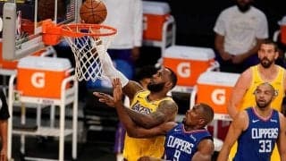 【NBA】35歳レブロン、衰え知らずの豪快片手ダンクに米感嘆「18年目だぞ」「歳取らないな…」