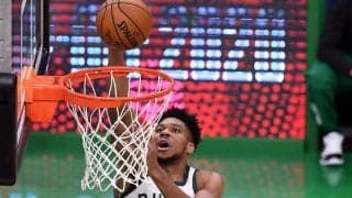 バックスがウォリアーズ相手に最大43点差をつけて今季初勝利を飾る