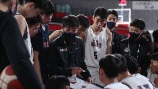 メインコートへの道を阻まれた福大大濠、片峯コーチが3年生へ送るちょっと厳しいはなむけの言葉