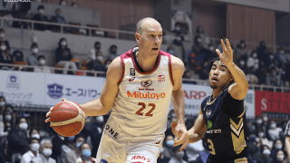 ファジーカスが36得点をマークした川崎ブレイブサンダースが敵地で先勝、琉球ゴールデンキングスは岸本隆一を中心とした追撃も一歩及ばず