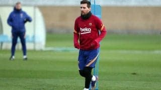 アルゼンチンで休暇を過ごすメッシ バルセロナに戻らず