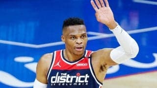 ウェストブルックがサンタに…ワシントンの子どもたちにシューズなどをプレゼント