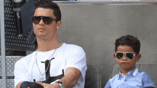 C・ロナウド、ソーダやチョコを食べる息子に「イライラする」