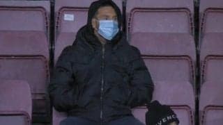 メッシがスタンドから落胆 首を傾げてスタジアムを後にする