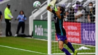 【珍プレー好プレー】衝撃のPK戦！GKが退場の大ピンチ、MLSカップで急造GKがスーパーセーブでチームを救う《2020年11月・好プレー》