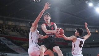 東山の得点源として暴れた2年生の西部秀馬。来年に向けて「チーム引っ張って、エースとして頑張っていきたい」