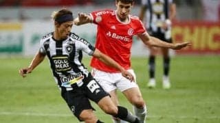 本田圭佑、ボタフォゴ退団で全紙の一面に。クラブ幹部から手厳しい声