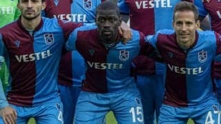 【サッカー迷珍場面】戦術は絶対死守!? 長友佑都の元同僚MFが試合中にメモを食べる