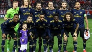 【サッカー迷珍場面】アーセナルの試合前集合写真に“12人目”? 迷子のエスコートキッズが飛び入り