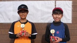 「むさしの村ニュー・イヤージュニアテニストーナメント」最終日、12歳以下男子シングルスは奈良恒輝選手が、女子シングルスは島村桜良選手が優勝！