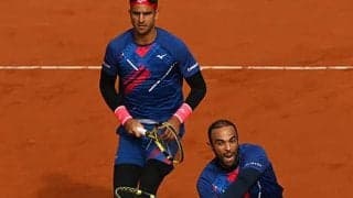  ラケット破壊の瞬間に反響 