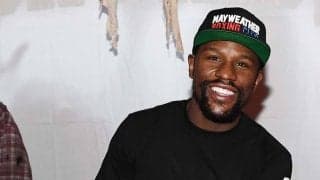 「なんでテレビ6台あるの？」　メイウェザー邸の“超金満プール”にファンもツッコミ