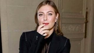 婚約のシャラポワ、カラフルな“部屋着ショット”に海外反響「ケーキのような衣装だ」