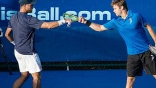  兄弟で出場の複、4強入り 