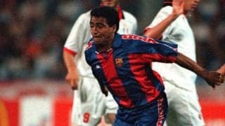 王国ブラジル屈指の点取り屋、ロマーリオが妙技“ラーボ・デ・バッカ”でレアルを粉砕！【スーパーゴール図鑑/バルセロナ編】