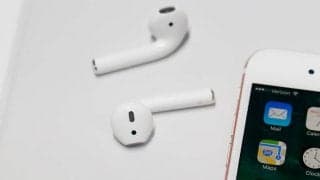 セルティックの若手がタッチライン際でAir Pods！？　その理由は意外なもの