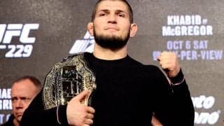 UFC“最強”の男ヌルマゴメドフがセードルフらとサッカー！猛烈ドリブルを見せる！！