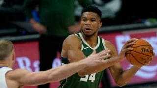 【NBA】時間が止まった!?　2年連続MVP男の規格外ダンクに米称賛「エグい」「怪物だ」