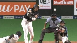 鷹・柳田悠岐が放った「ありえない打球軌道」　驚愕“ナックル打法”に再脚光