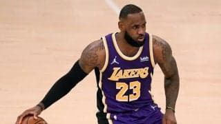 レブロンはノールックスリーを決めた際にベンチのシュルーダーと“賭け”をしていた