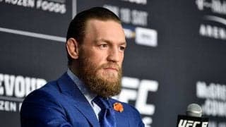 マクレガー、なぜか上半身裸でホテル登場　復帰目前の姿に海外「ロックスターのよう」