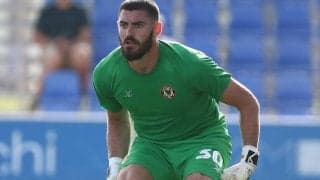 風に乗ったゴールキックがネットを揺らす、英4部での珍事に試合後は相手GKに謝罪