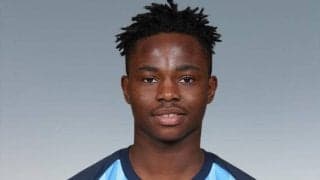 YS横浜、高卒ルーキーFWオニエ・オゴチュクウ・プロミスと契約更新「今シーズンは10点決めます!」