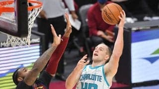 開幕戦で左手を骨折したホーネッツのコディ・ゼラーが約1か月ぶりに戦列復帰