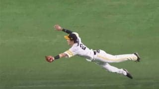 鷹・周東佑京は「守備範囲が広すぎる」　異次元の守備9連発にファンも驚き