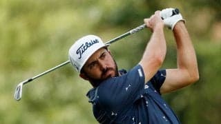 地面すれすれからストローク　クセの強すぎるパットに現地TV局も注目「話題沸騰中」