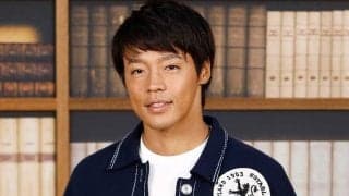 黒スーツの羽根田卓也、爽やかな“青ポルシェ”との1枚が反響拡大「CMみたい」「素敵」